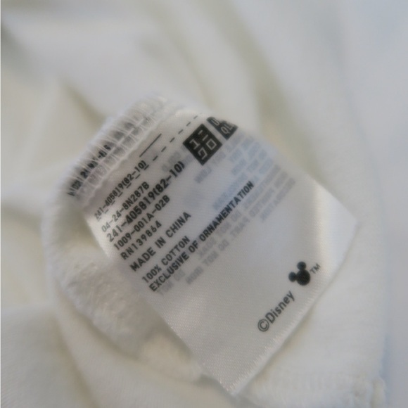 Disney‎ Uniqlo - White Embroidered Graphic T-Shirt - size Medium - Picture 6 of 8